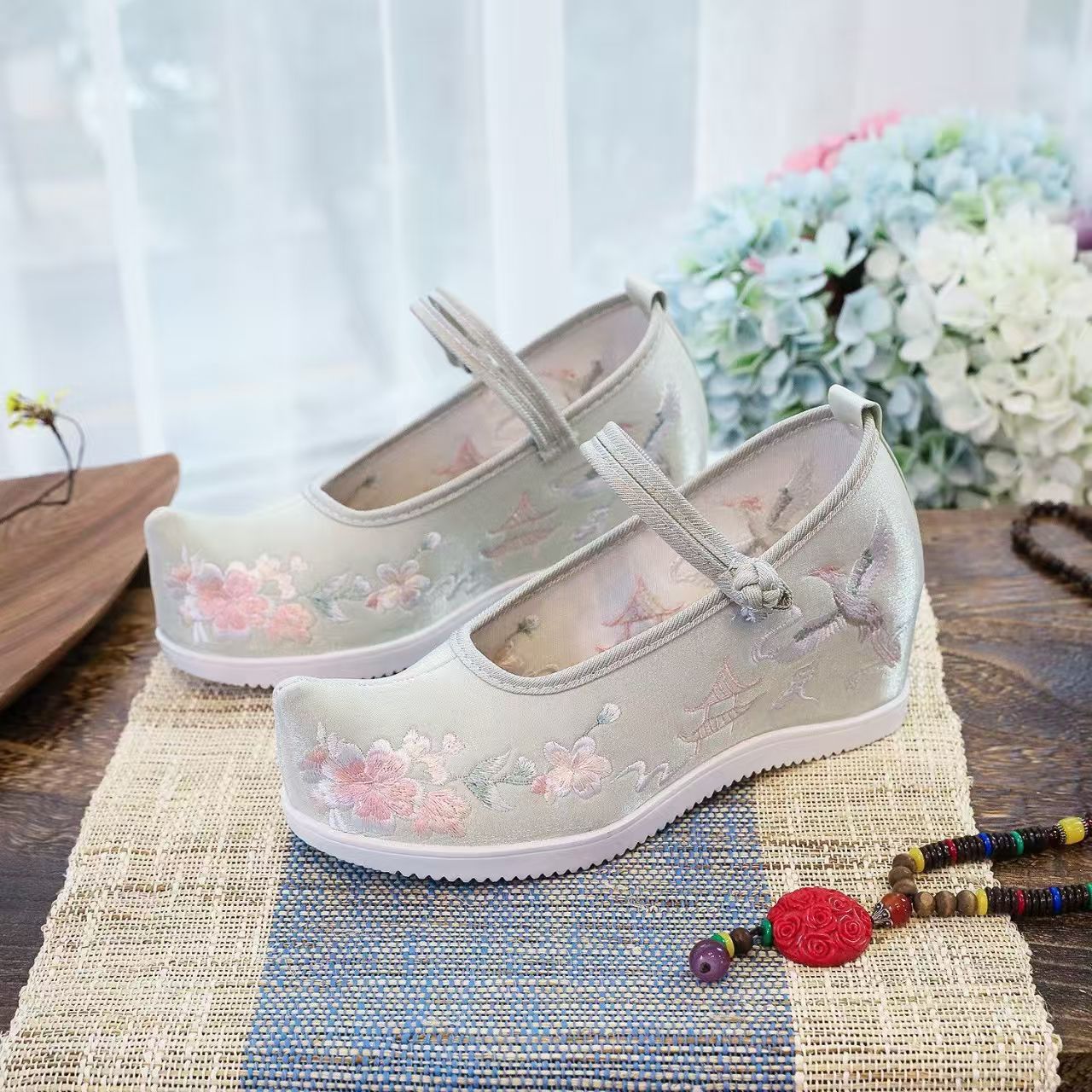 Kadınlar İçin İç İşlemeli Ayak - Embroidery Fabric incelemesi ve fiyatı