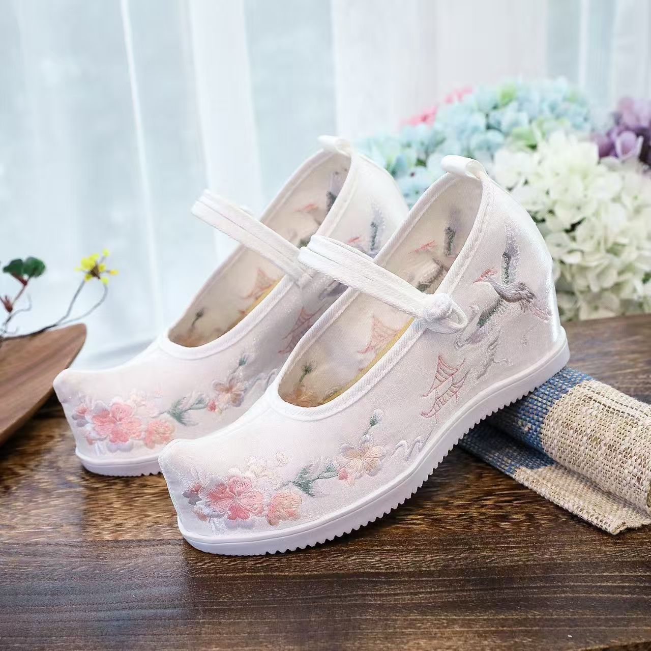 Kadınlar İçin İç İşlemeli Ayak - Embroidery Fabric incelemesi ve fiyatı