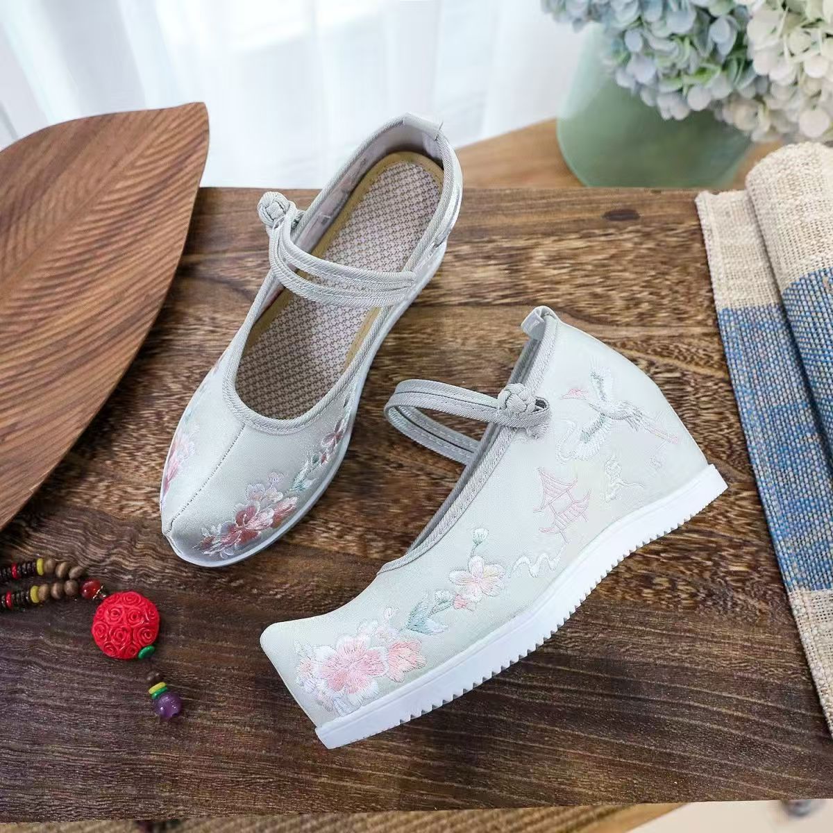 Kadınlar İçin İç İşlemeli Ayak - Embroidery Fabric incelemesi ve fiyatı